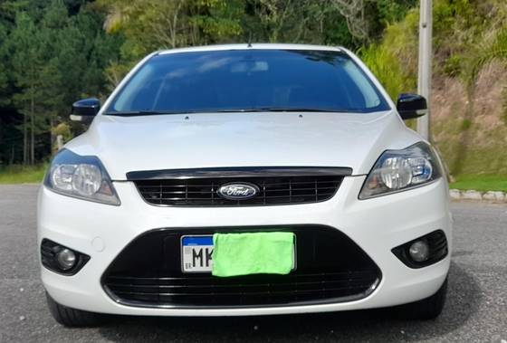 FORD FOCUS 1.6 GLX 16V FLEX 4P MANUAL FORD FOCUS 1.6 GLX 16V FLEX 4P MANUAL